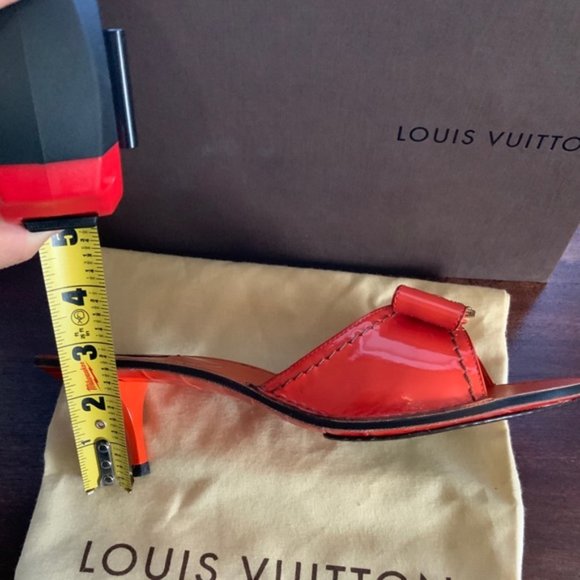 The bright red slippers are very beautiful! Size40 - Picture 7 of 7